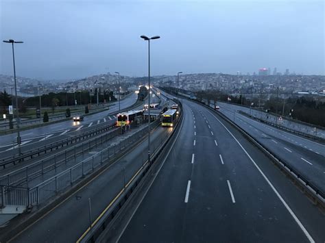 İ­s­t­a­n­b­u­l­­d­a­ ­y­o­l­l­a­r­ ­b­o­ş­